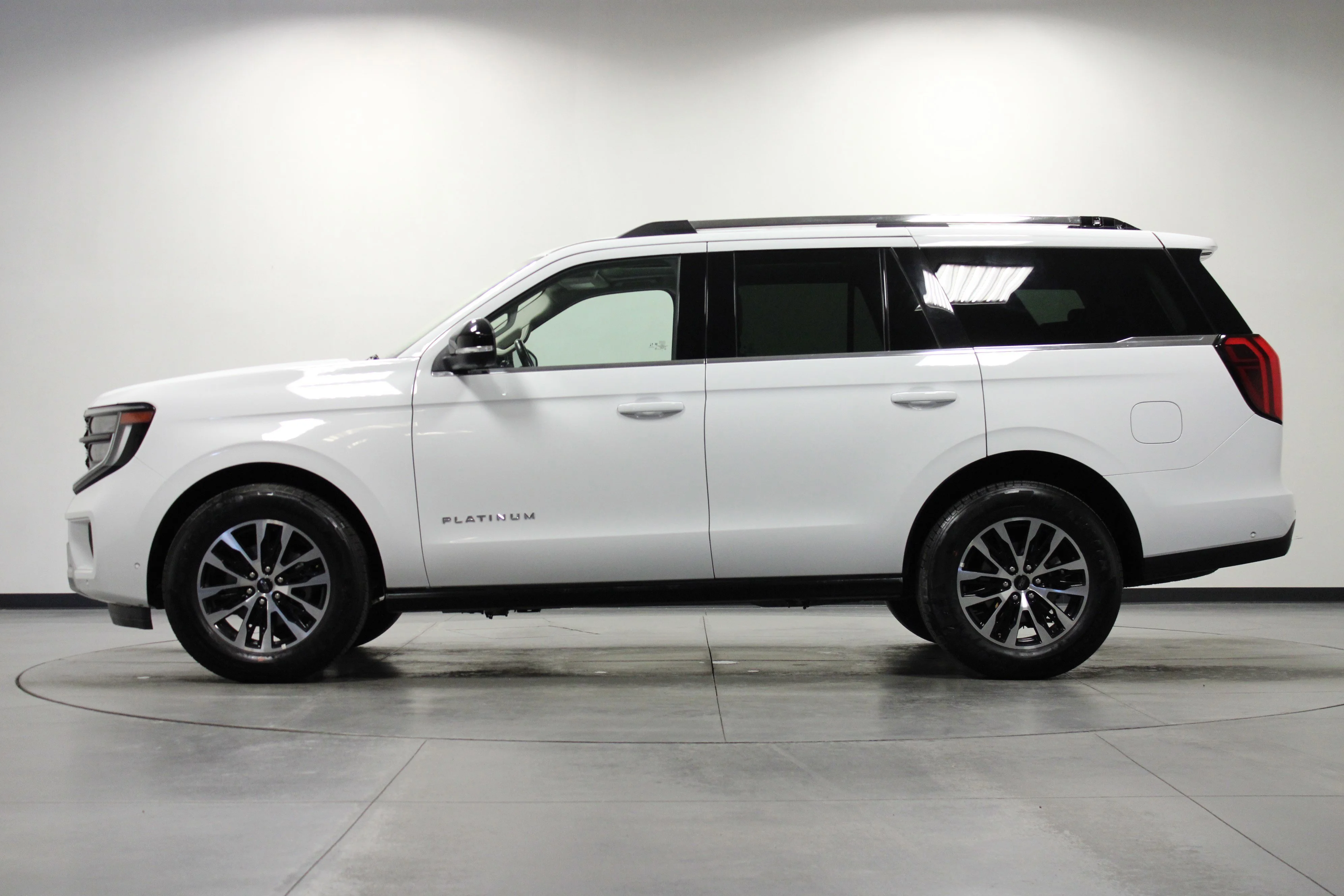 Used 2025 Oxford White Ford Platinum image 7