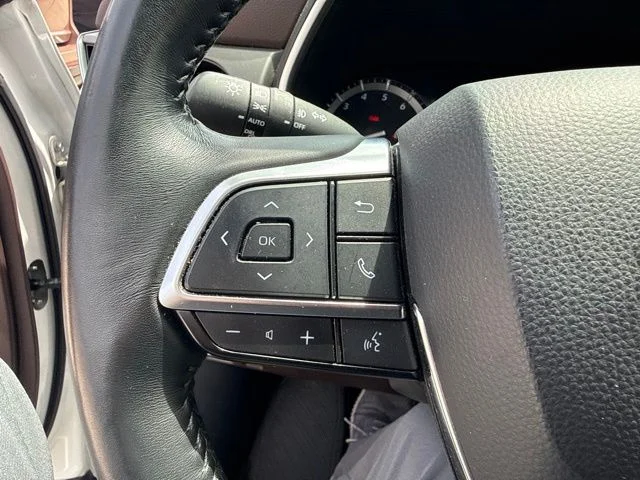 Used 2021 White Toyota XLE image 11