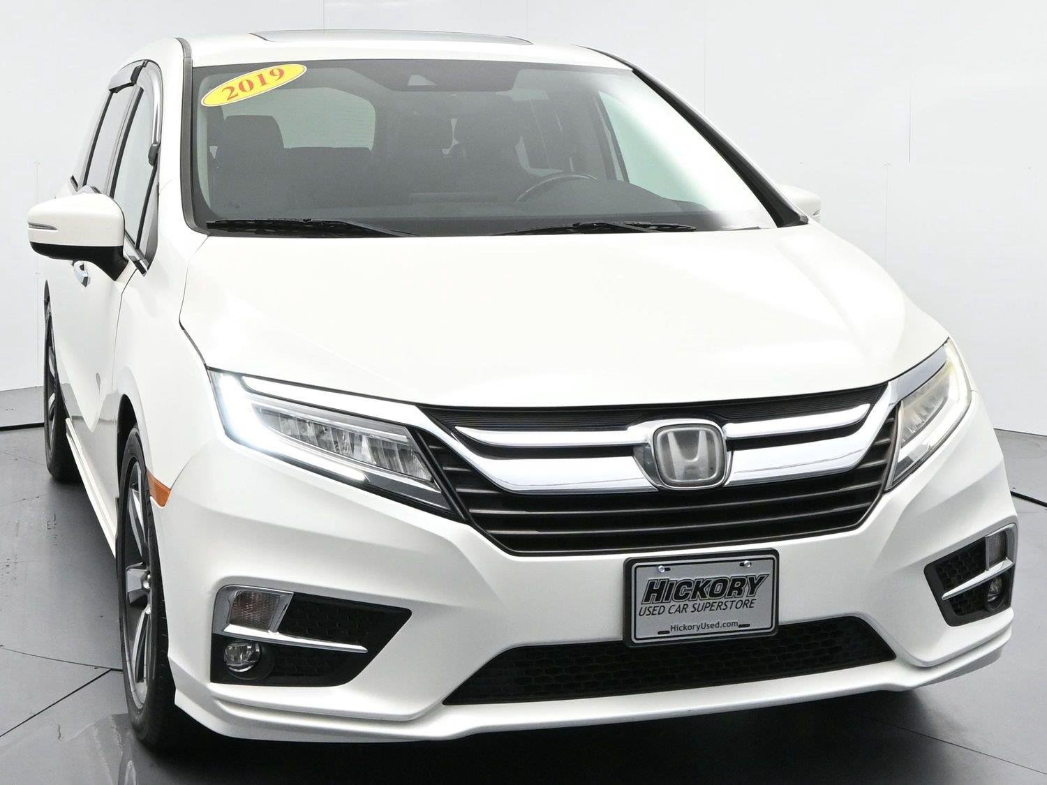 Used 2019 White Diamond Pearl Honda Touring image 2