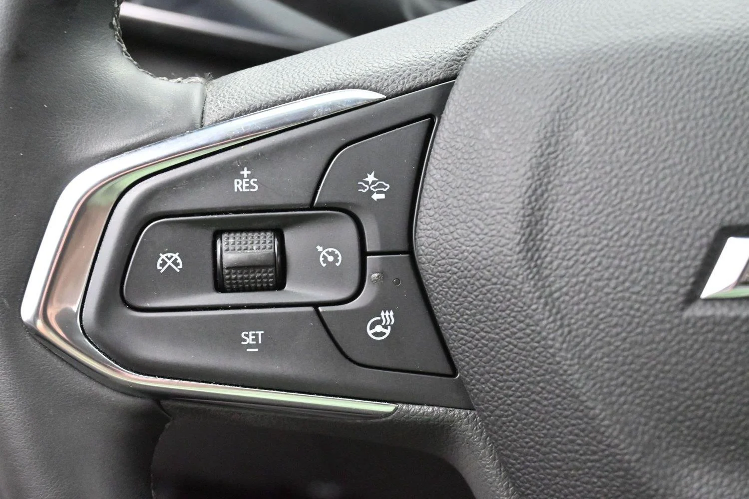 Used 2025 Mosaic Black Metallic Chevrolet ACTIV image 18