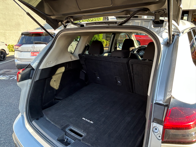 Used 2024 Silver Nissan S image 11