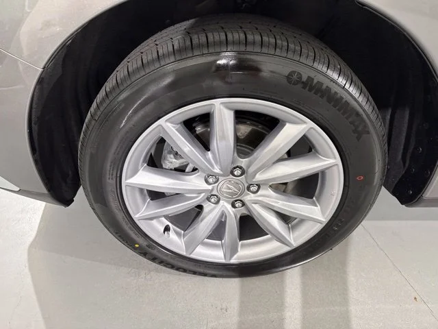 Used 2023  Acura Base image 4