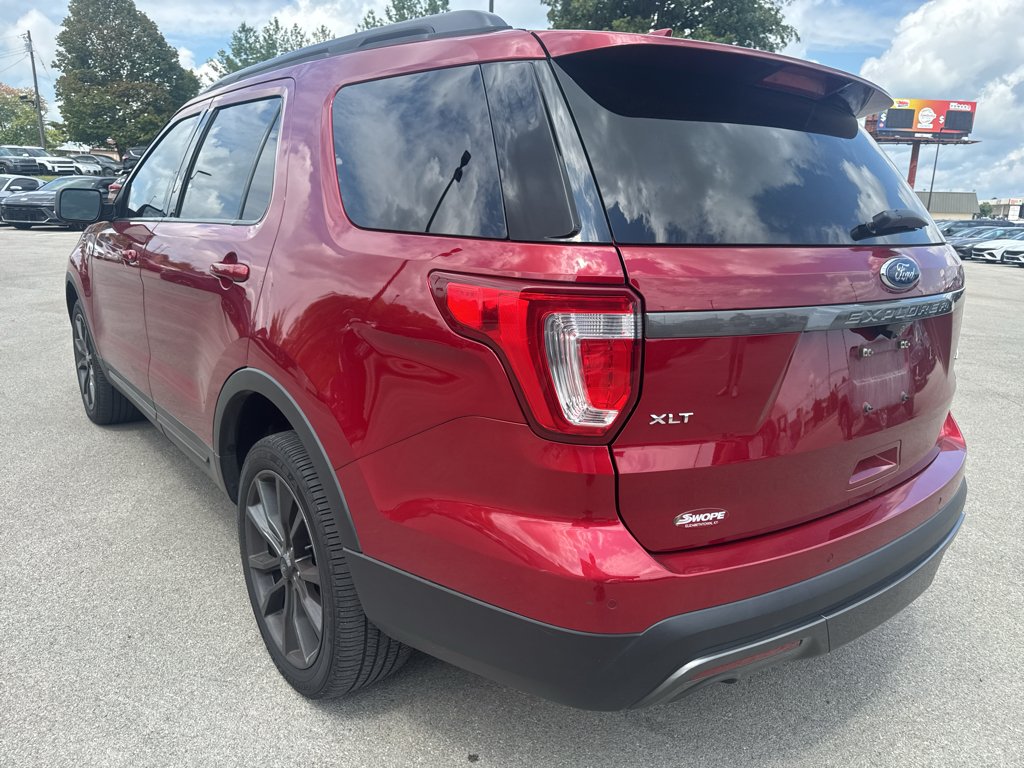 Used 2017 Ruby Red Metallic Tinted Clearcoat Ford XLT image 5