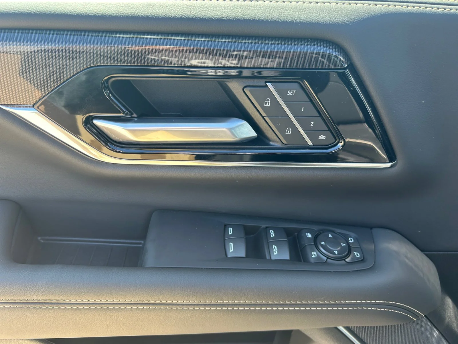 New 2026 Sterling Metallic GMC Elevation image 18