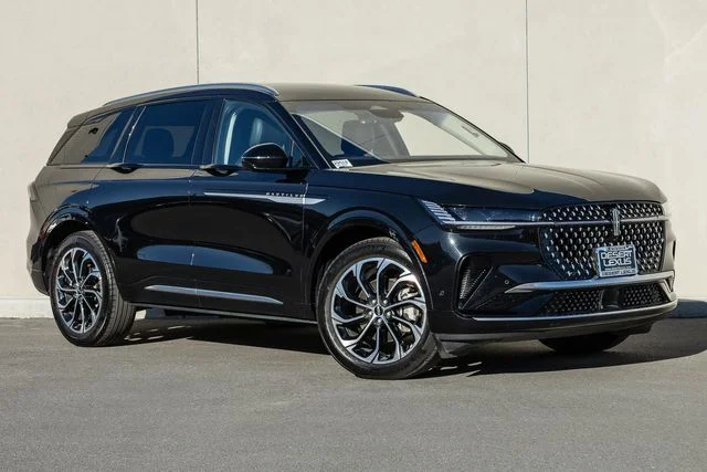 Used 2024 Infinite Black Metallic Clearcoat Lincoln Reserve image 15