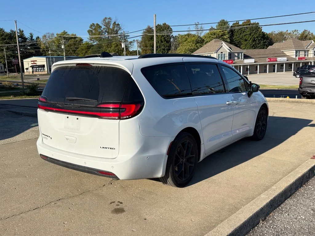 Used 2024 White Chrysler Limited image 6