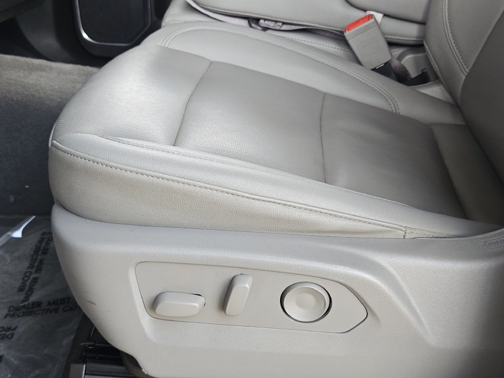 Used 2025 White GMC SLT image 24