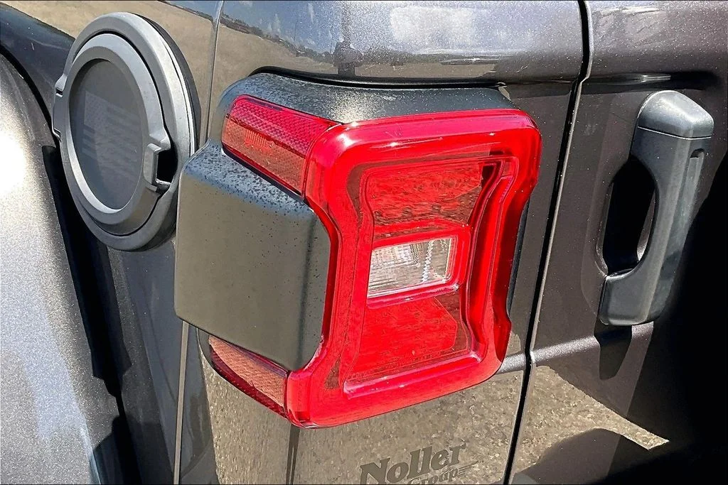 Certified Used 2021 Granite Crystal Clearcoat Metallic Jeep Unlimited Rubicon image 30