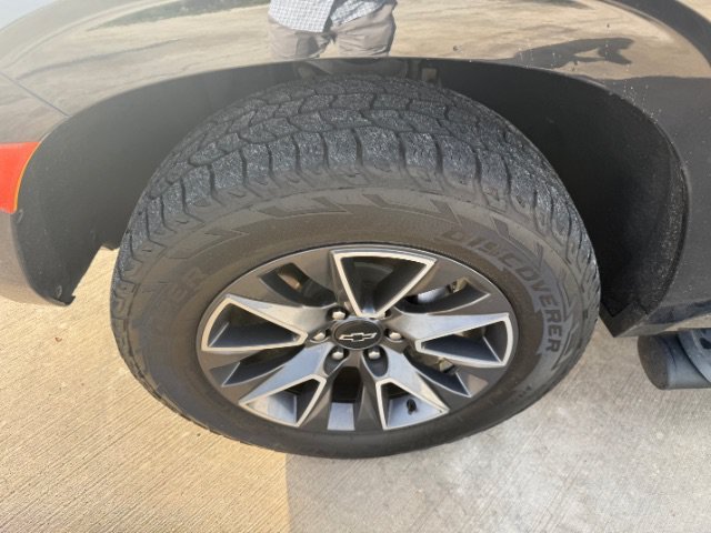 Used 2021 Black Chevrolet Z71 image 9