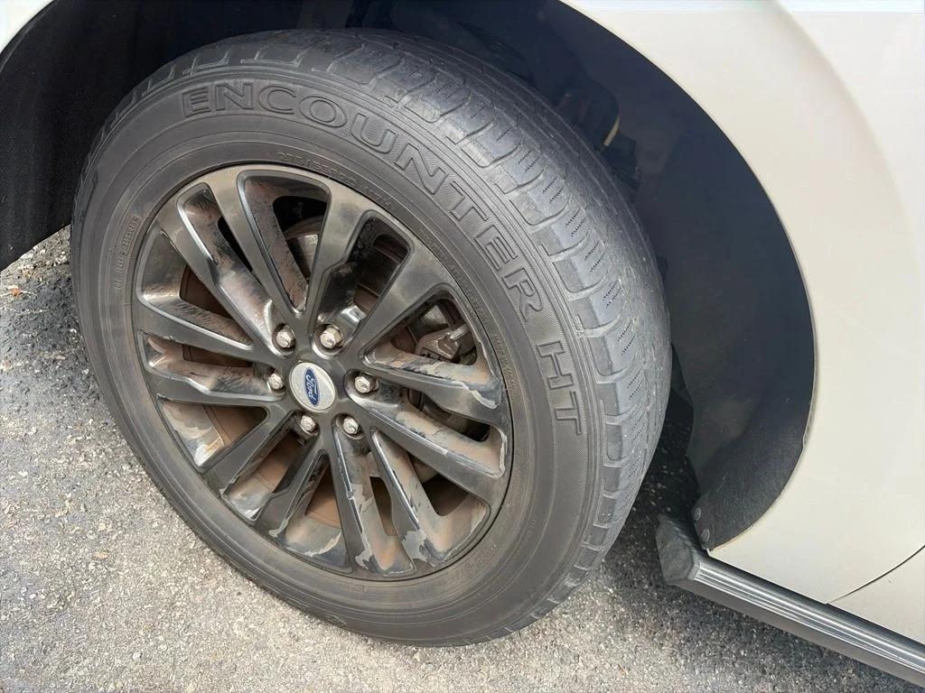 Used 2019  Ford Limited image 12
