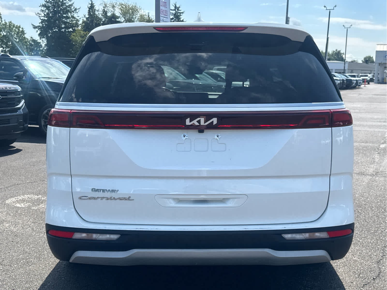 Used 2022 Snow White Pearl Kia EX image 4