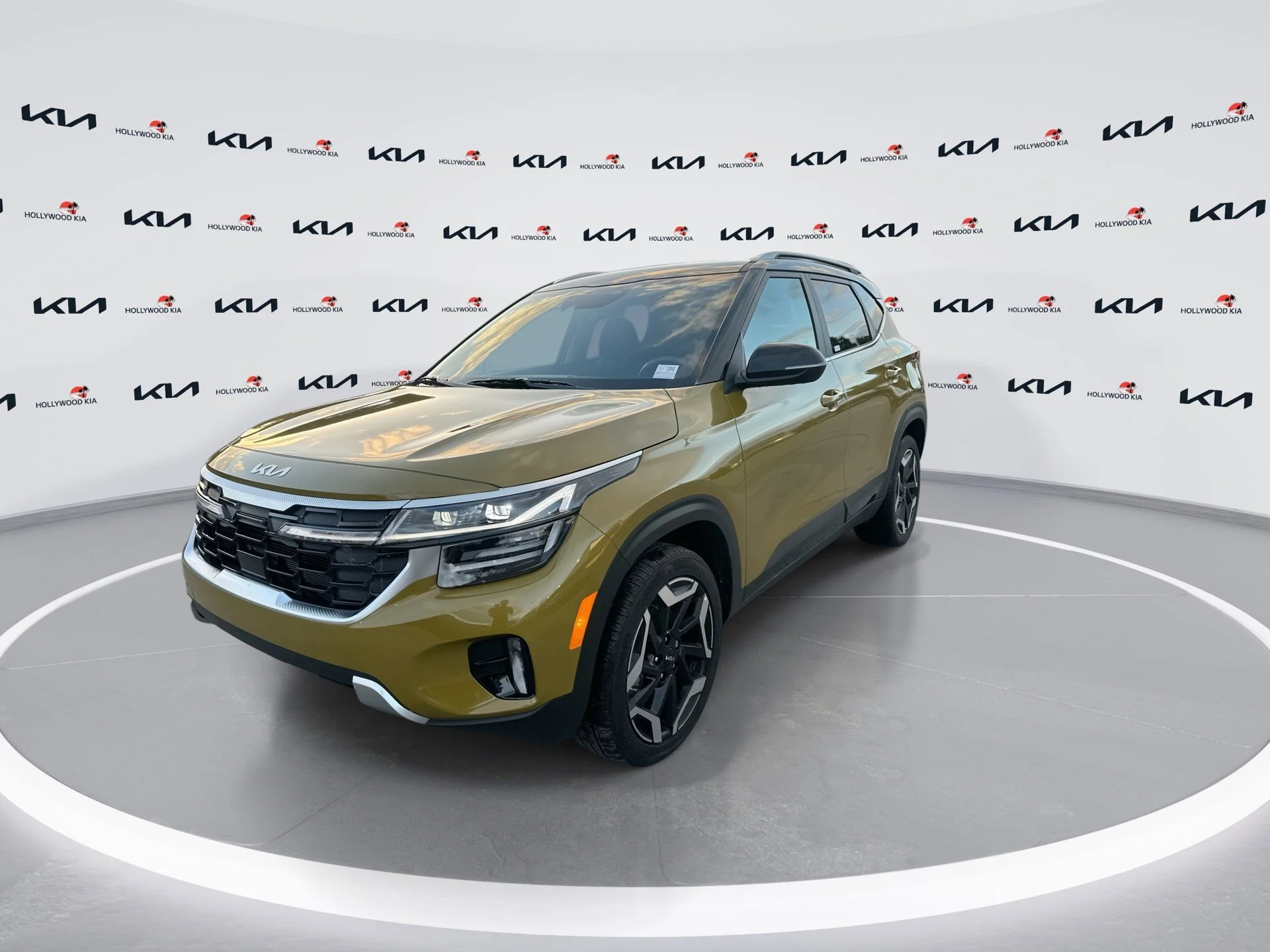 Certified Used 2024 Valais Green/Black Roof Kia SX image 4
