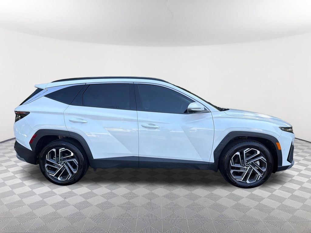 Used 2025 White Hyundai Limited image 4