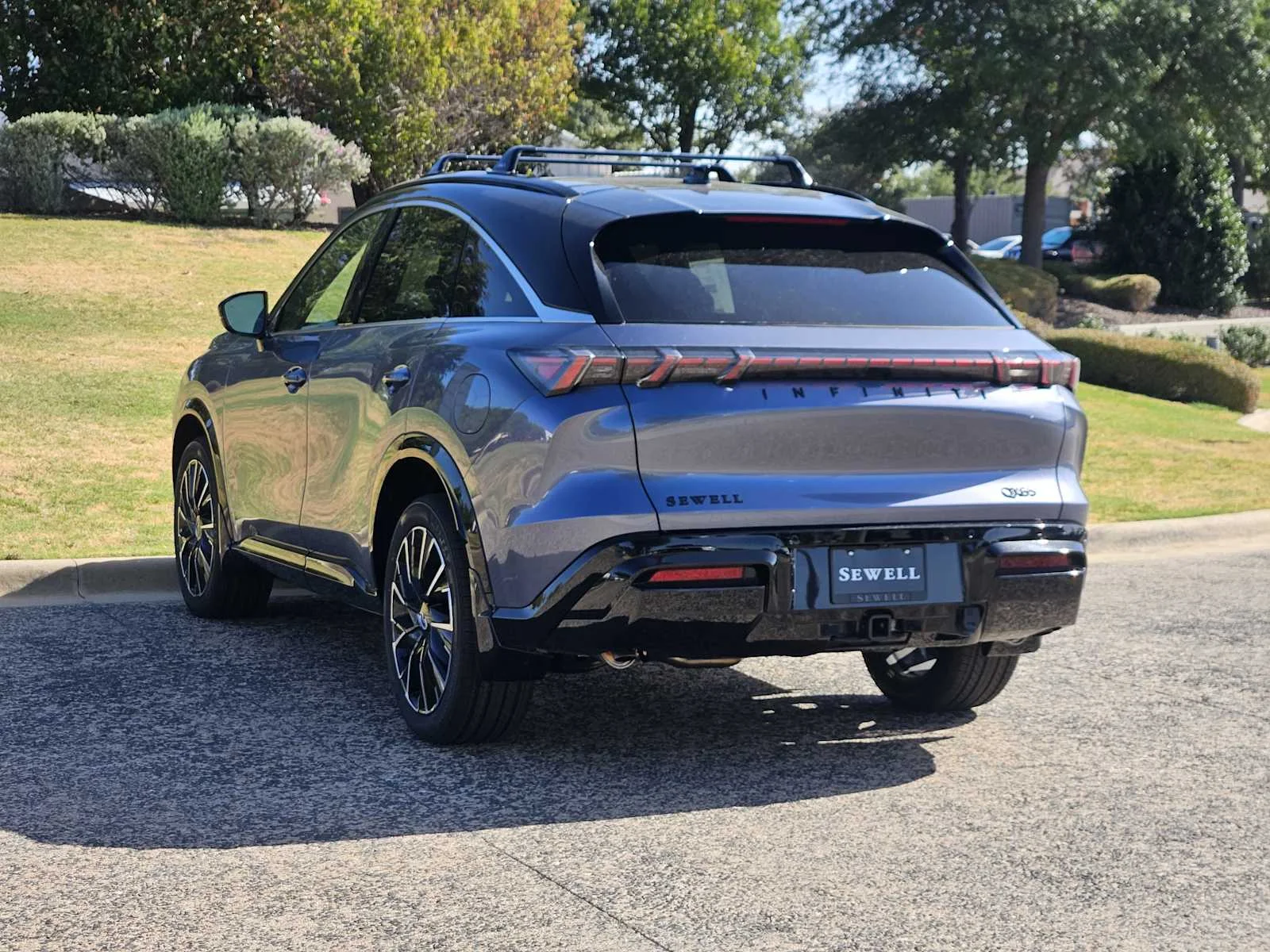 New 2027 2T MNBW BLUE INFINITI Autograph AWD image 3