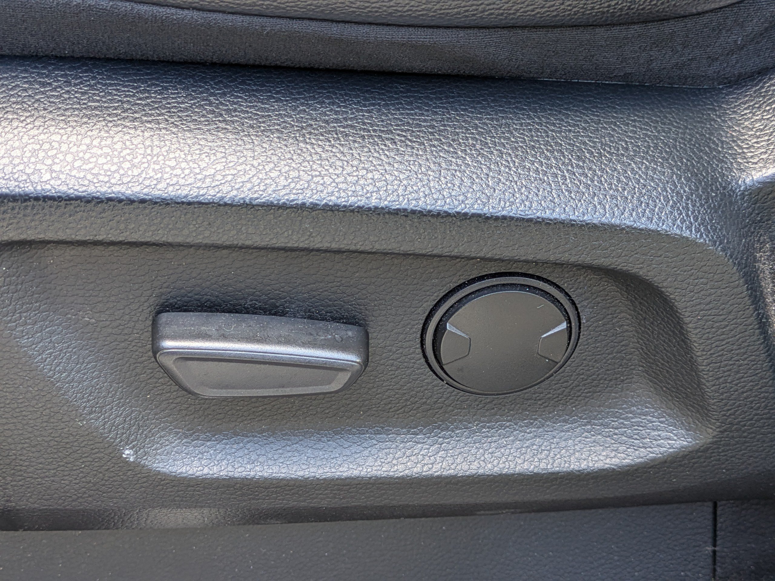Used 2020  Ford  image 18