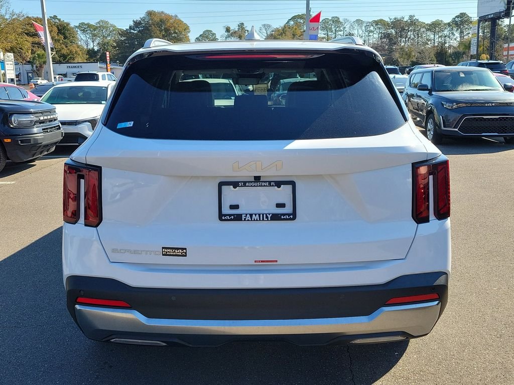 New 2026 White Kia S image 5