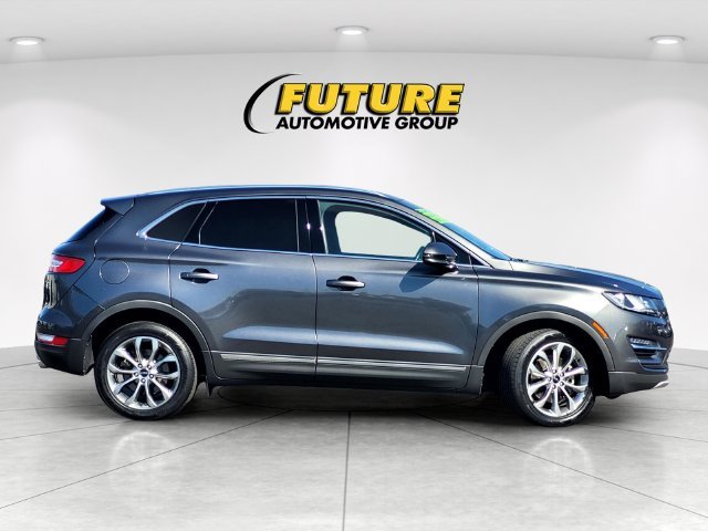 Used 2019 Gray Lincoln Select image 3