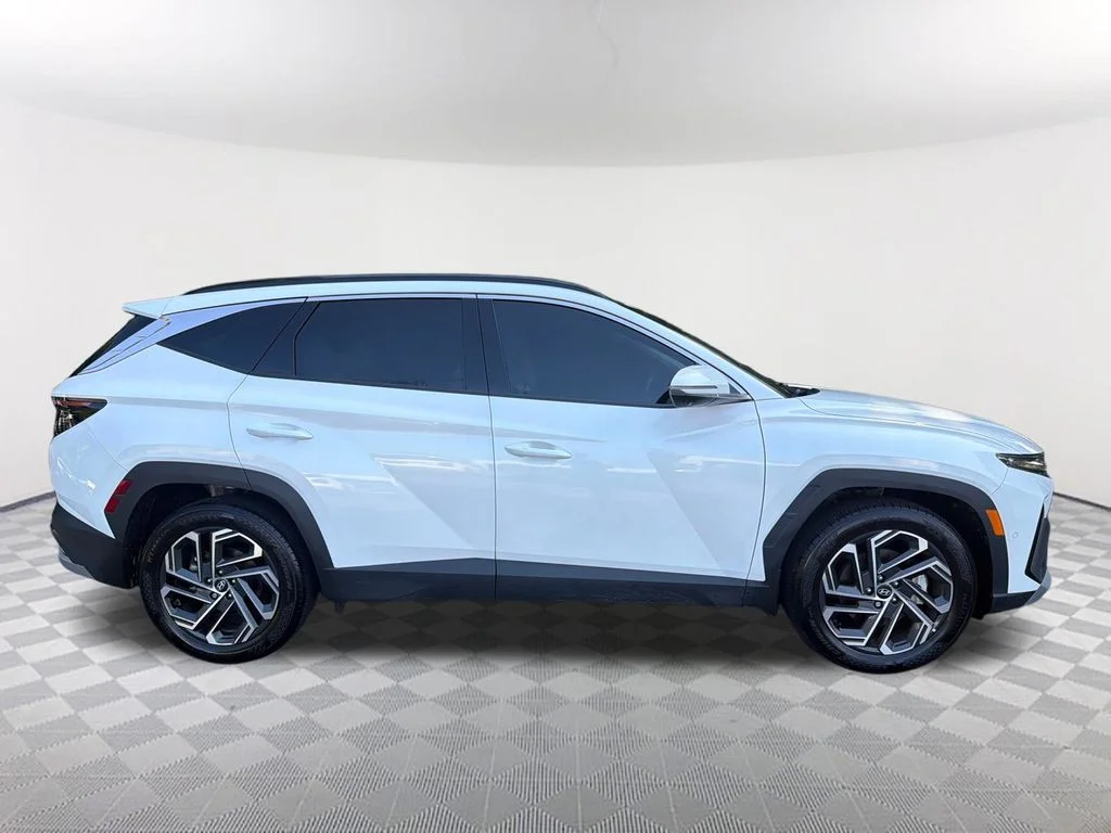 Used 2025 White Hyundai Limited image 4