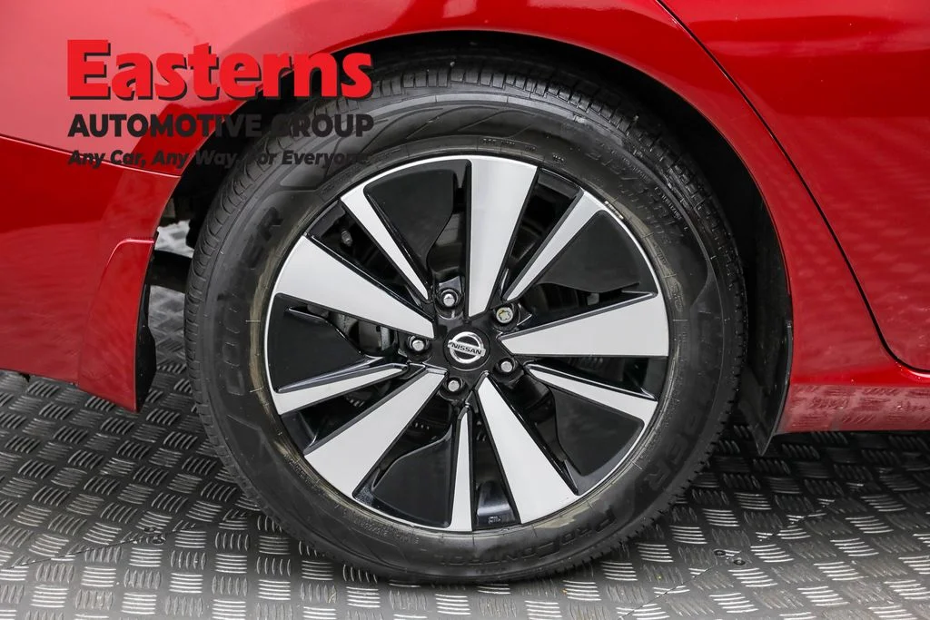 Used 2021 Red Nissan 2.5 SV image 30