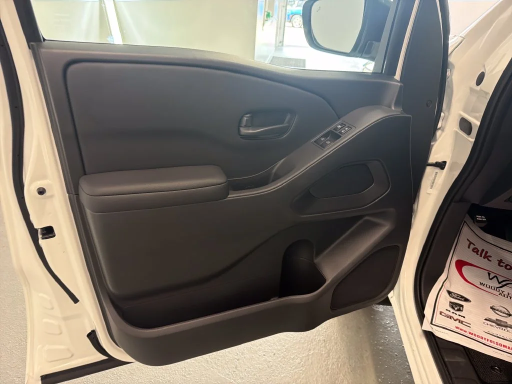 New 2027 Glacier White Nissan King Cab® S image 12