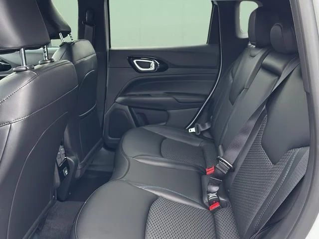 New 2026 White/off-white Jeep Latitude image 22