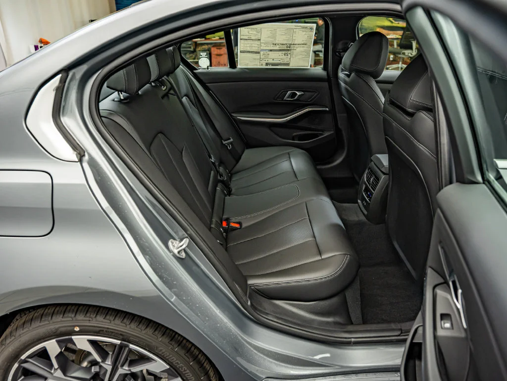 New 2026 Skyscraper Grey Metallic BMW 330i xDrive image 31