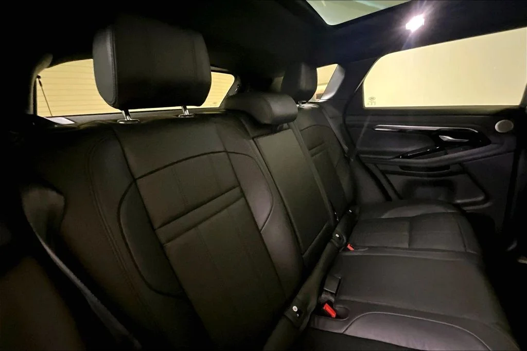 Used 2020 White Land Rover R-Dynamic HSE image 29