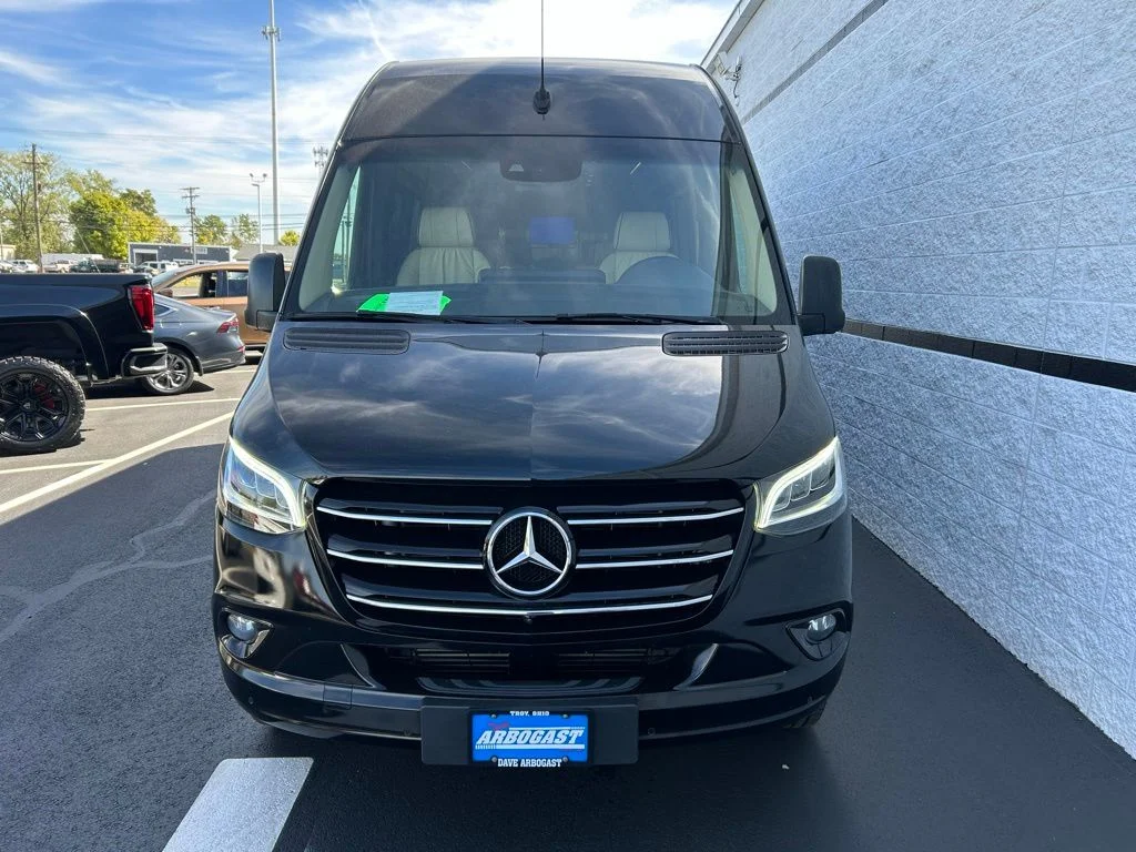 Used 2021 Black Mercedes-Benz Midwest Luxe Cruiser image 19
