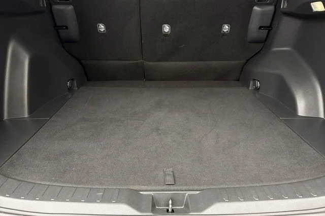 2025 Toyota RAV4 XLE - Photo 18