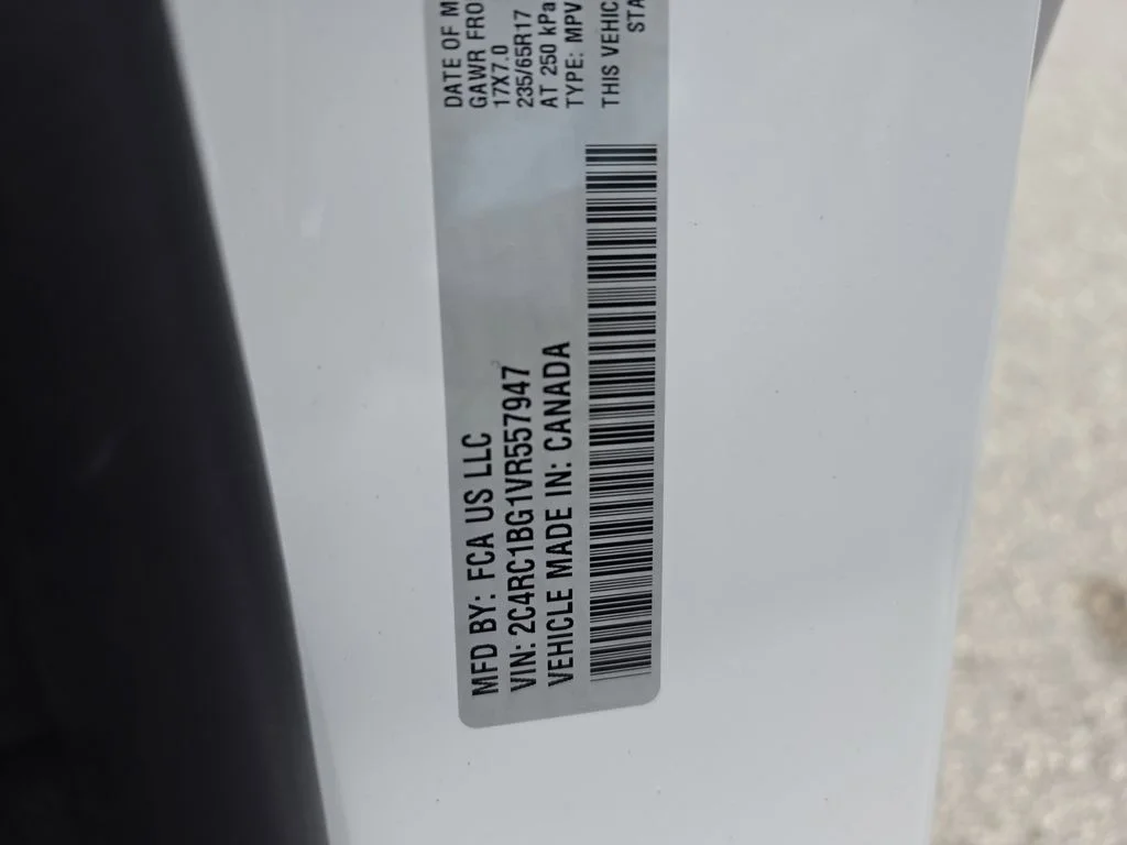 New 2027 Bright White Clear-Coat Exterior Paint Chrysler Select image 34