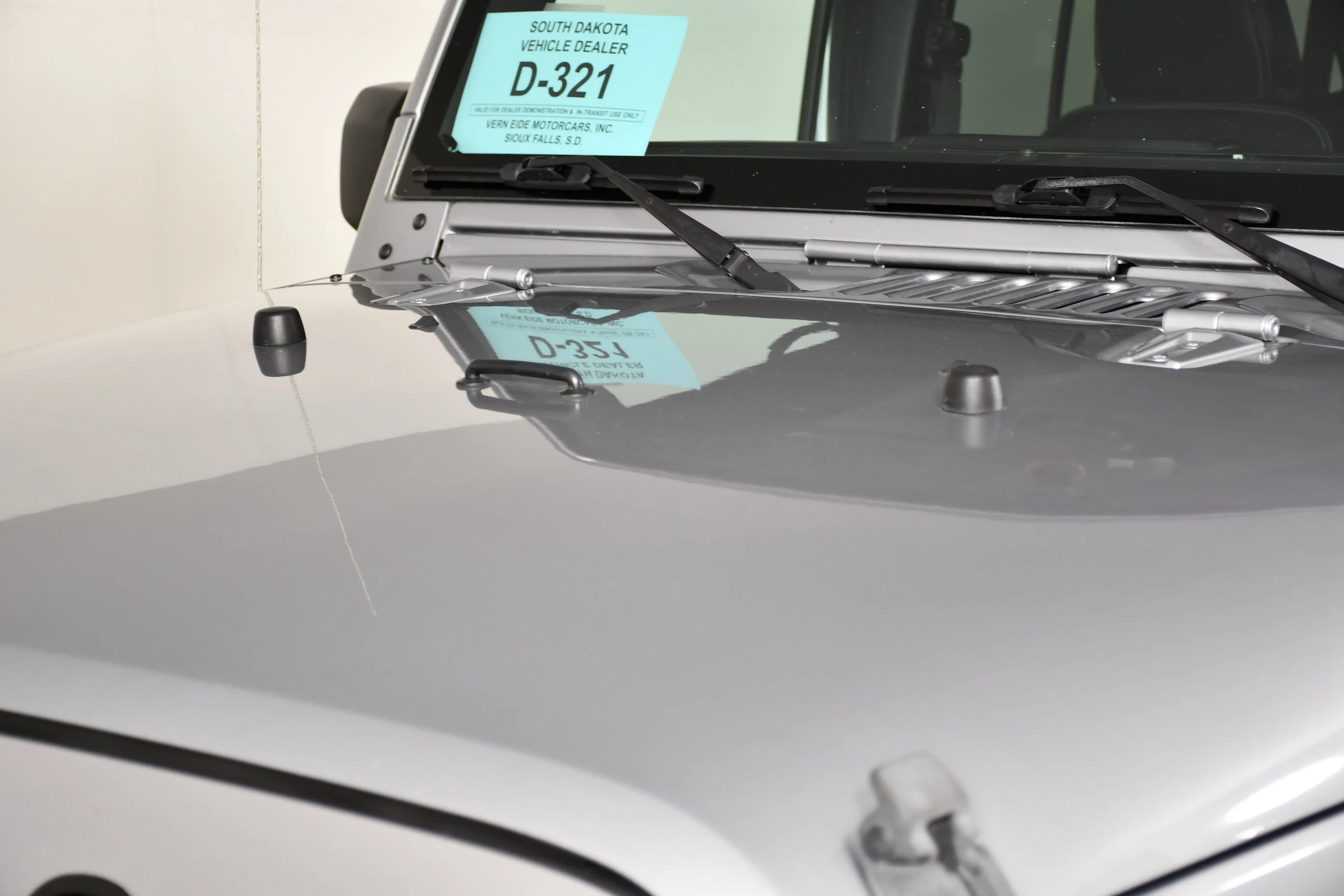 Used 2013 Billet Silver Metallic Jeep Sahara image 12