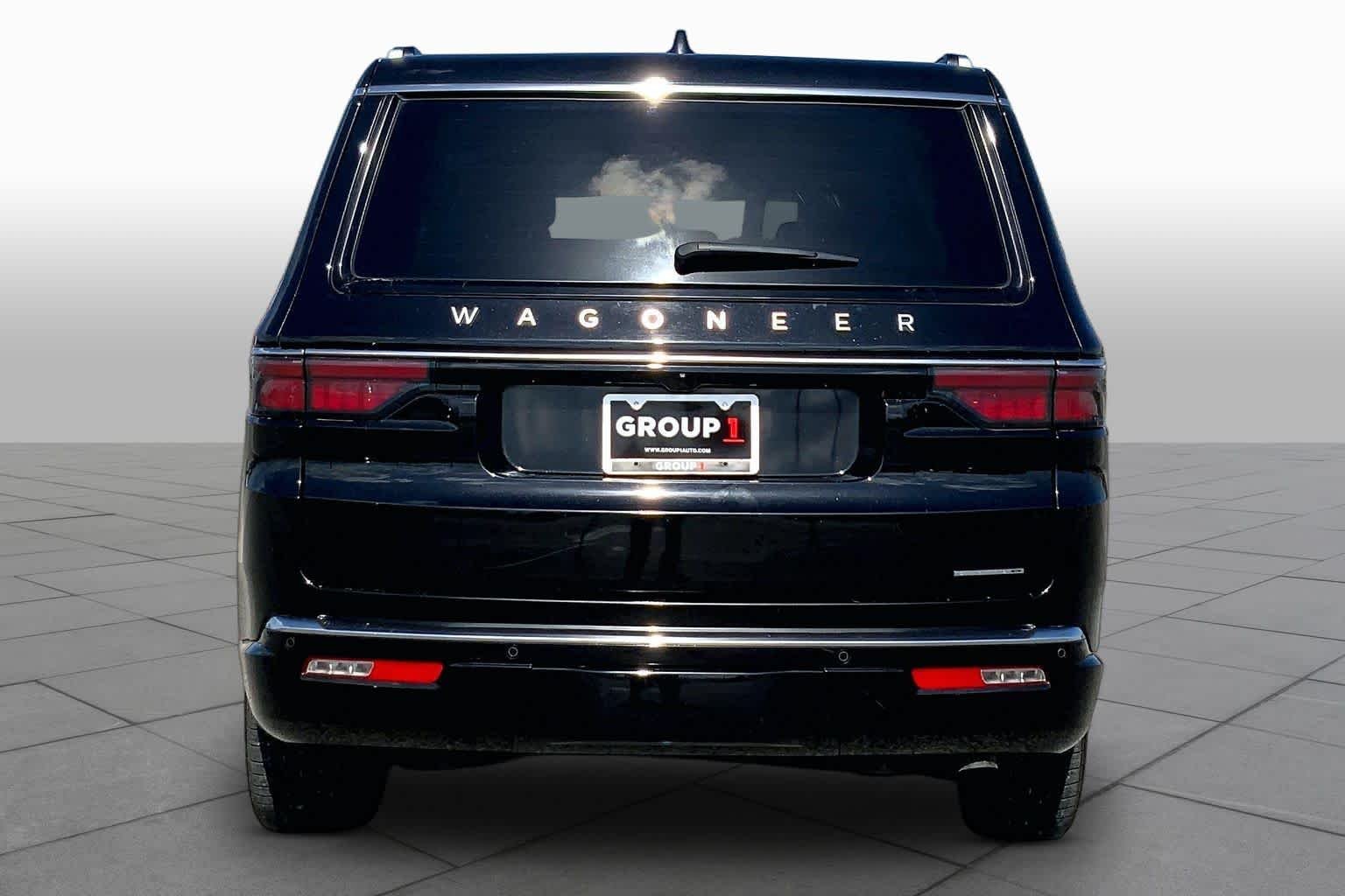 Used 2024 Diamond Black Crystal Pearlcoat Jeep Series II image 5