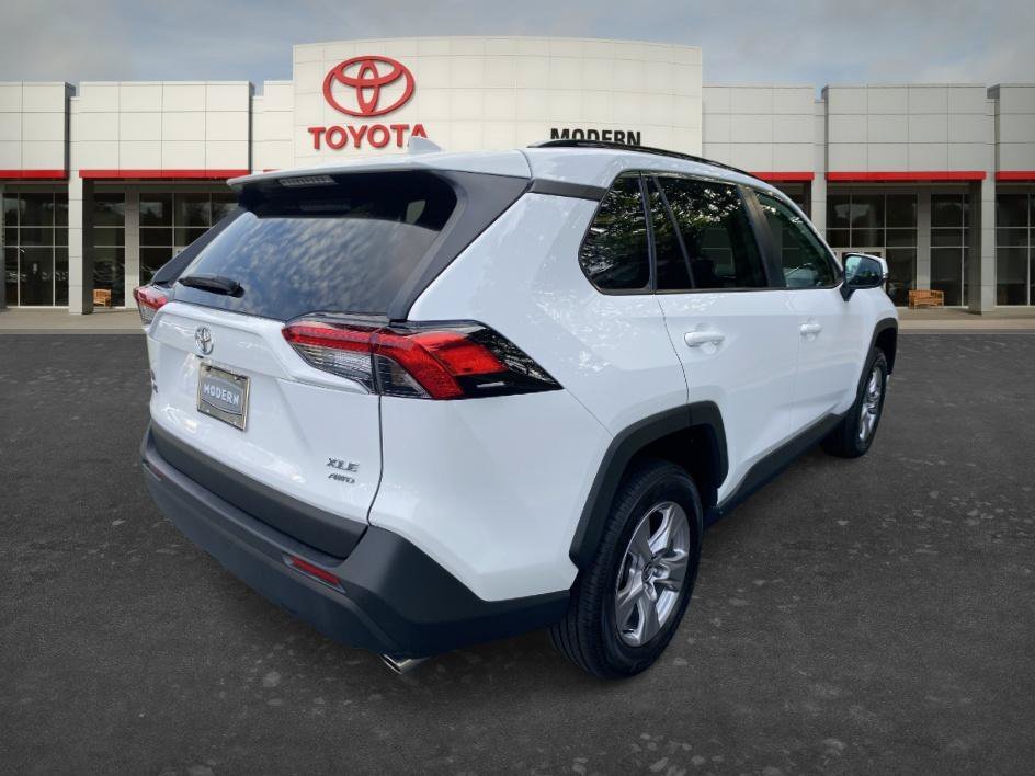 Used 2025 Ice Toyota XLE image 5
