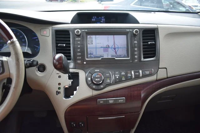 Used 2012 White Toyota Limited image 33