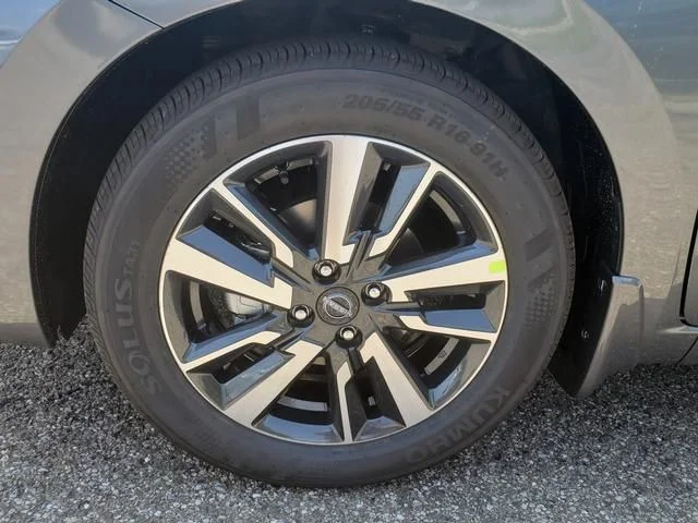 2025 Nissan Versa Sedan SV - Photo 22