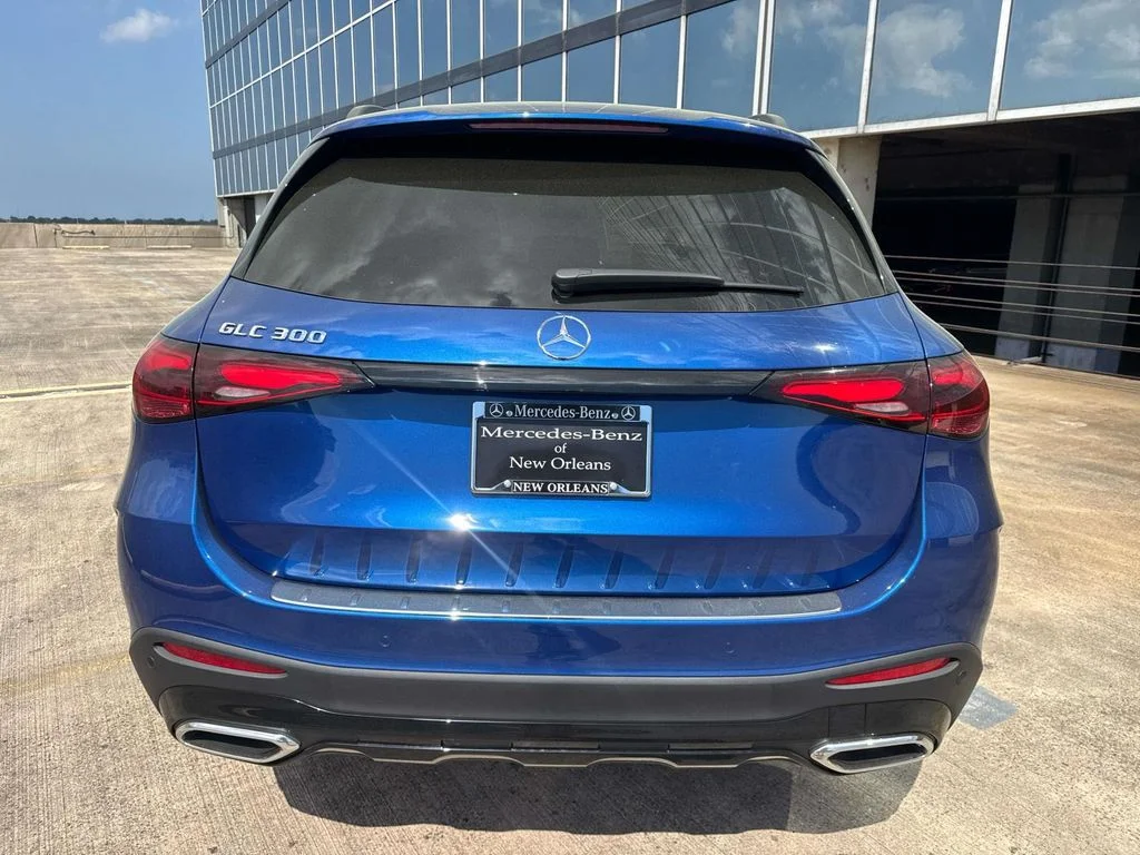 Used 2026 Blue Mercedes-Benz GLC 300 image 4