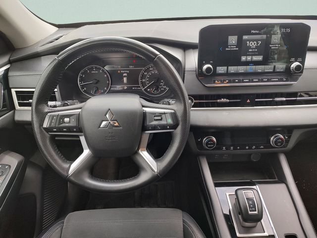 Used 2023 Silver Mitsubishi SE image 10