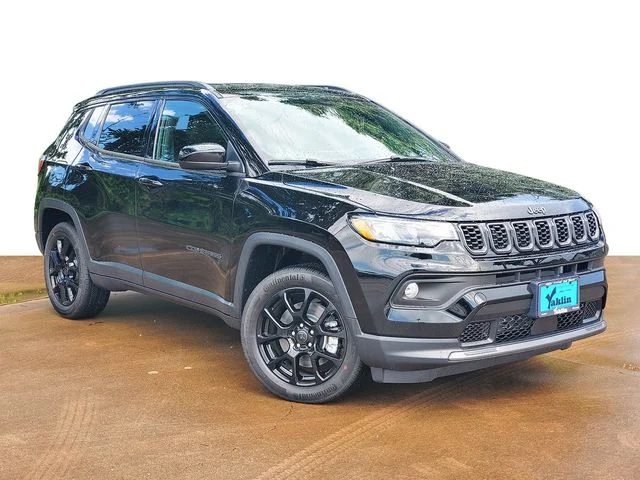 New 2026 Diamond Black Crystal Pearl-Coat Exterior Paint Jeep Latitude image 32