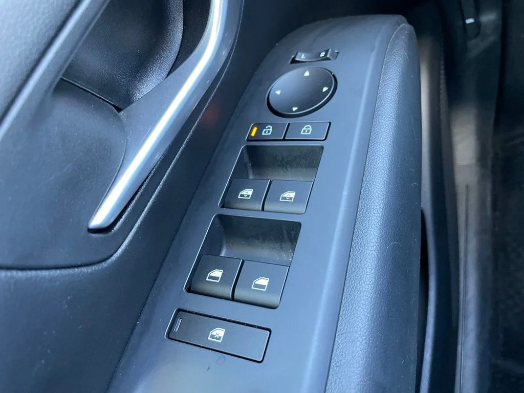 Used 2025 Hampton Gray Hyundai SEL image 22