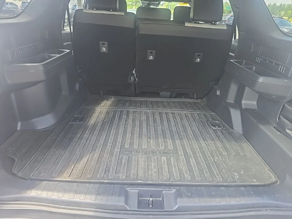 Used 2025  Toyota SR5 image 10