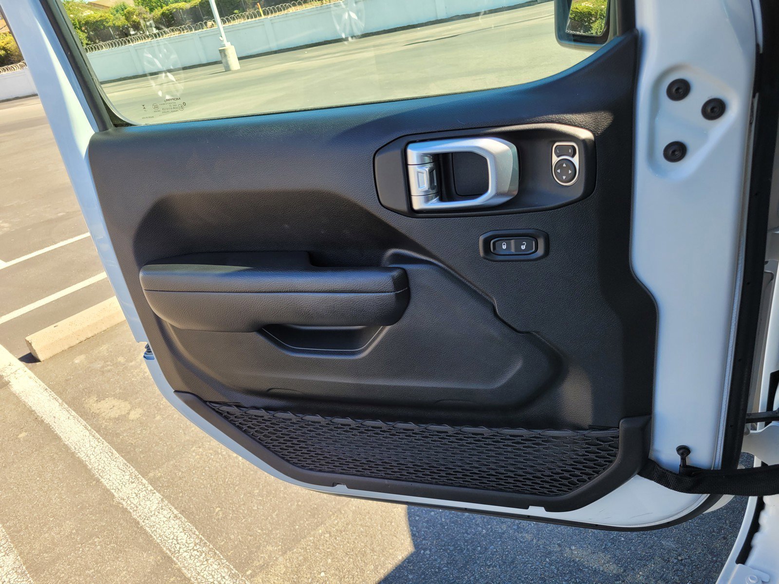Used 2023 Bright White Clearcoat Jeep Mojave image 27