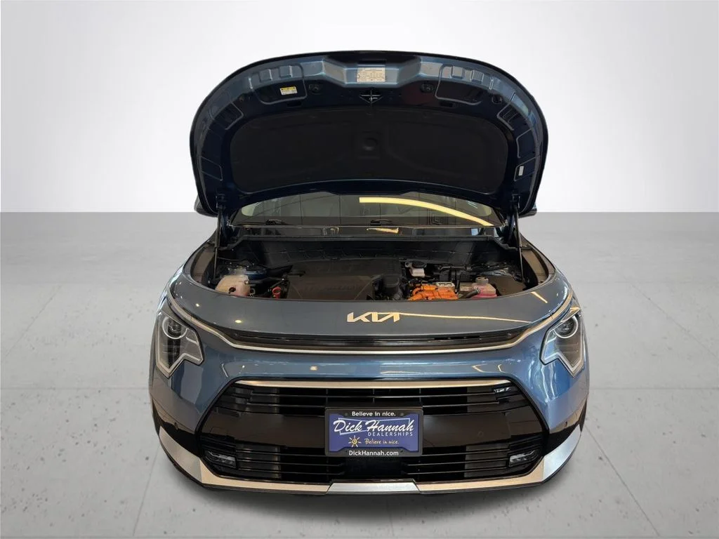 Used 2023 Blue Kia SX image 4