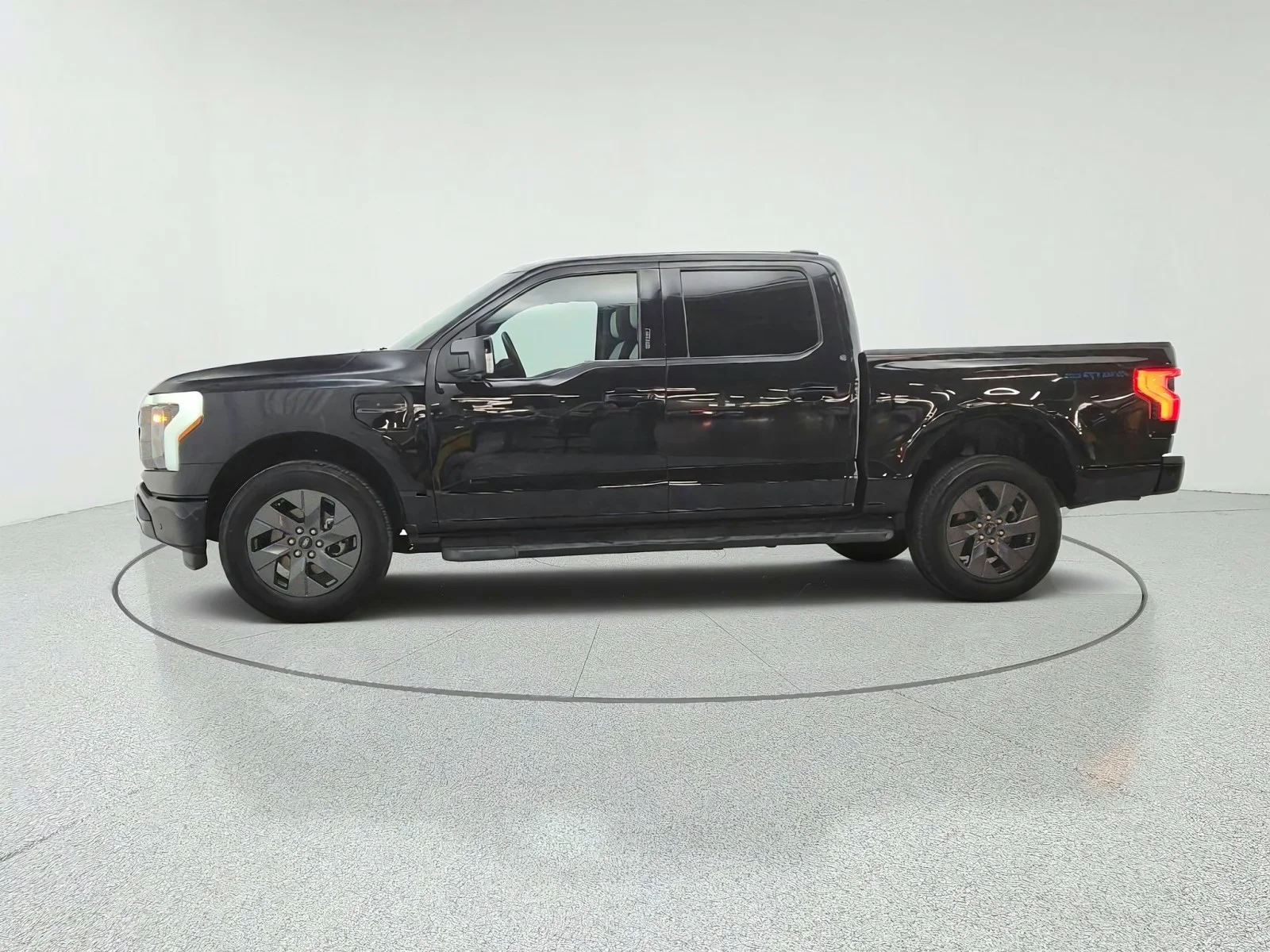 Used 2022 Agate Black Metallic Ford LARIAT image 8