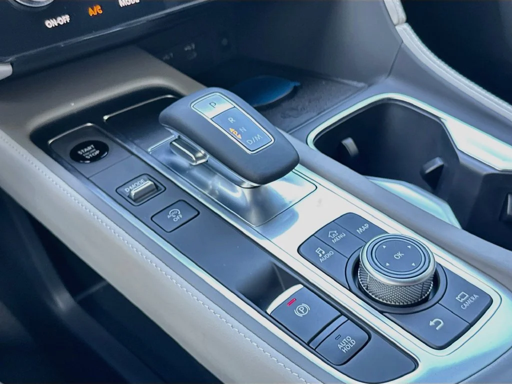 New 2027 GRAPHITE SHADOW INFINITI Luxe AWD image 17