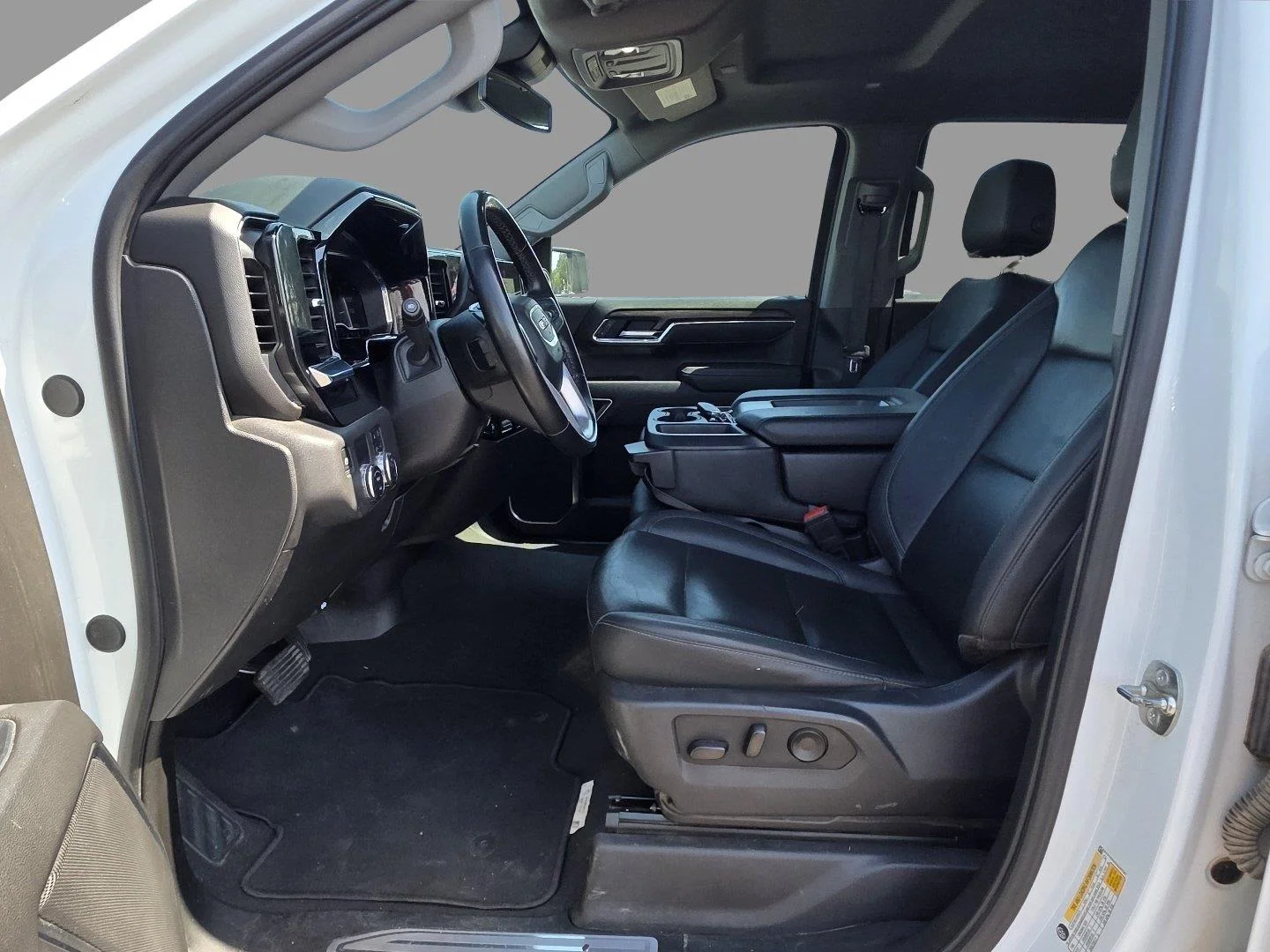 Used 2025 Summit White GMC SLT image 19