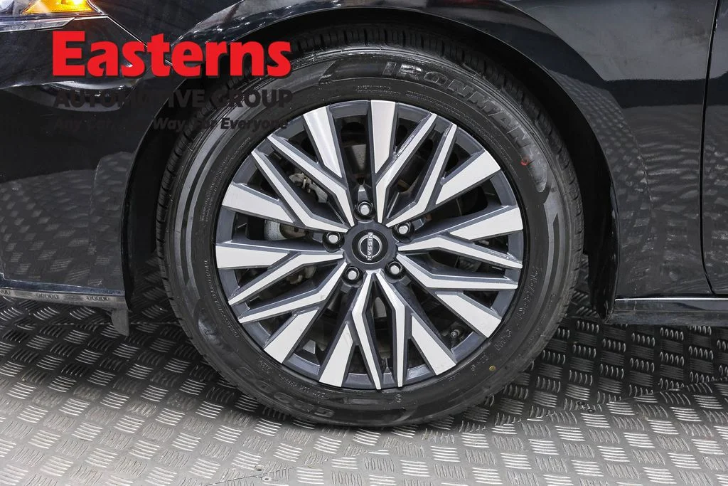 Used 2024 Black Nissan 2.5 SV image 32