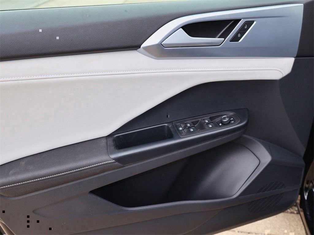 New 2026 Black Volkswagen 1.5T SE image 12