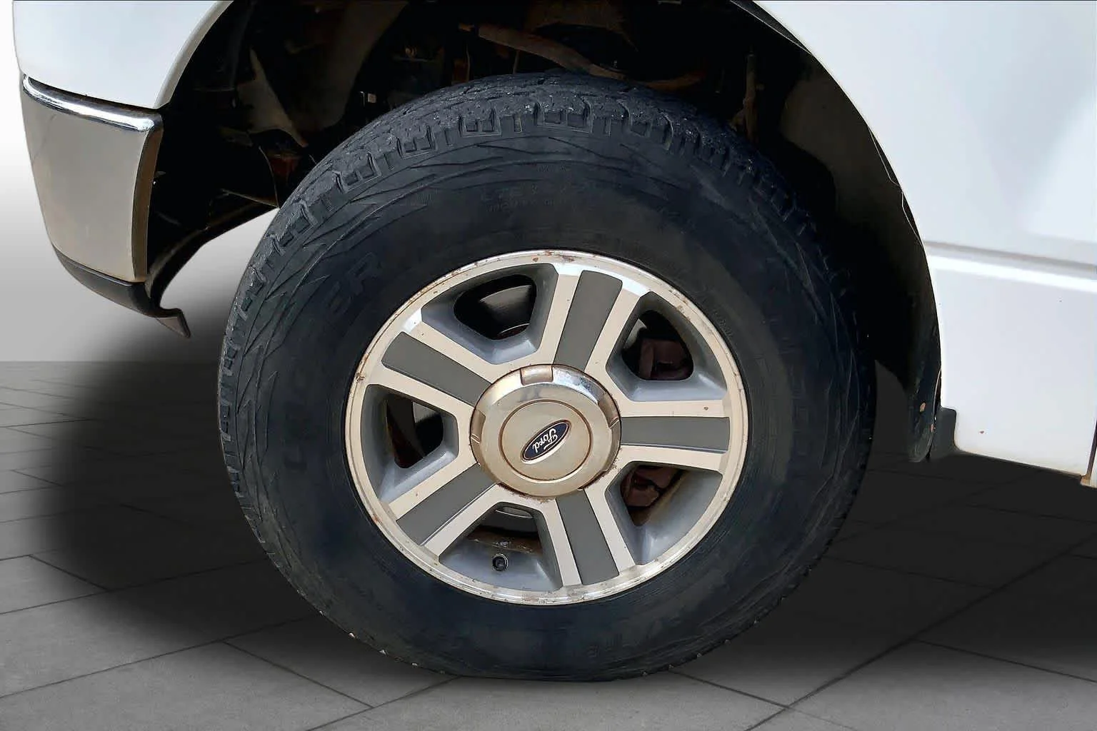 Used 2007 White Sand Tri-Coat Metallic Ford XLT image 10