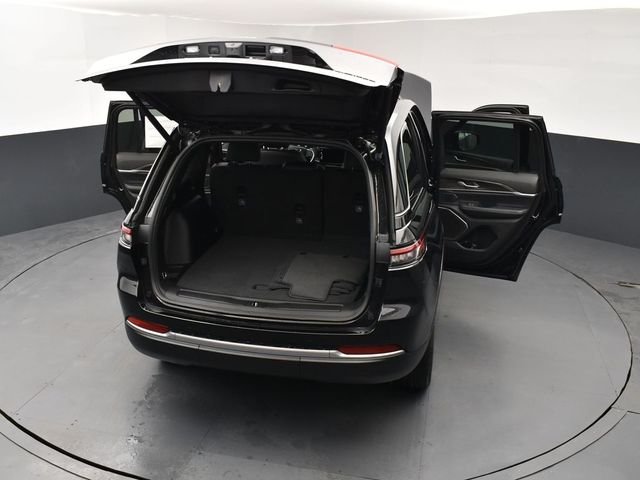 New 2026 Diamond Black Crystal Pearl-Coat Exterior Paint Jeep Limited image 29