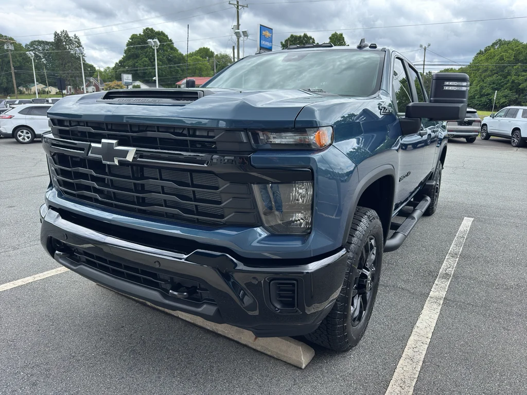 2026 Chevrolet Silverado HD Custom 4WD Crew Cab Standard Box's photo